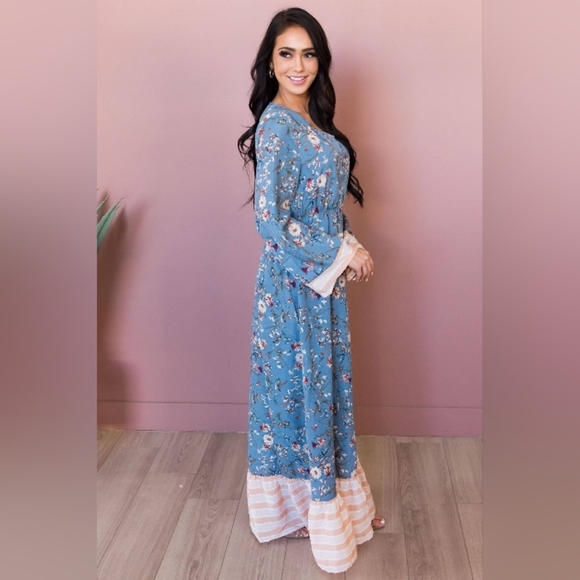 MIKAROSE SIZE XL Floral Blue Maxi Dress - Picture 2 of 16